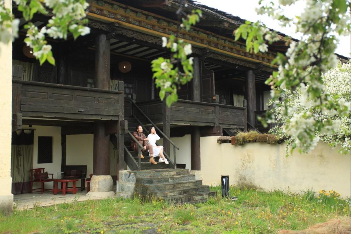Hotel Banyan Tree Ringha Shangri-La Exterior foto